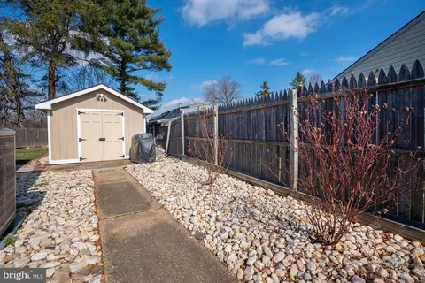 Exterior - 10 W Stephen Dr, Newark, DE 19713 photo 7 of 7