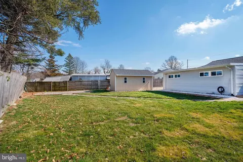 Exterior - 10 W Stephen Dr, Newark, DE 19713 photo 3 of 7