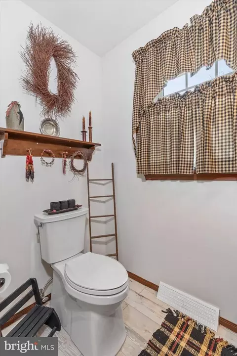Bath - 222 Benjamin Blvd, Bear, DE 19701 photo 2 of 10