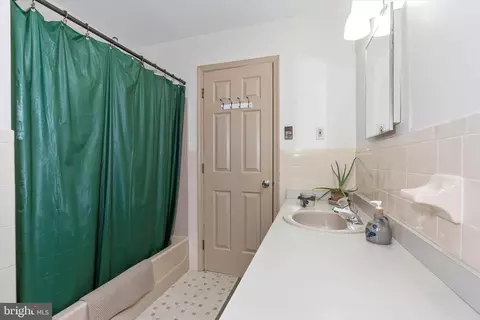 Bath - 222 Benjamin Blvd, Bear, DE 19701 photo 10 of 10