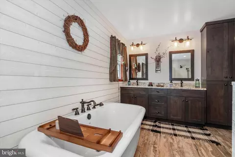 Bath - 222 Benjamin Blvd, Bear, DE 19701 photo 4 of 10