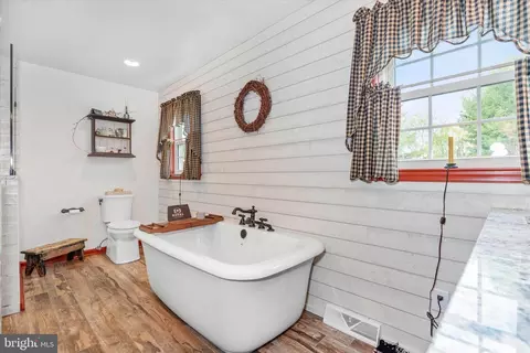 Bath - 222 Benjamin Blvd, Bear, DE 19701 photo 5 of 10