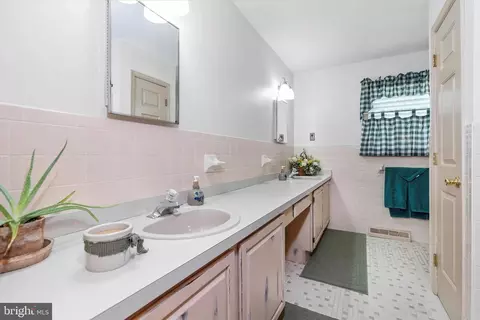 Bath - 222 Benjamin Blvd, Bear, DE 19701 photo 9 of 10