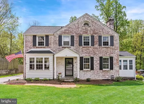 24 Vining Ln, Wilmington, DE 19807