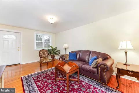 Living - 17 Madison Dr, Newark, DE 19711 photo 2 of 3
