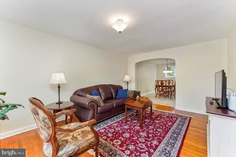 Living - 17 Madison Dr, Newark, DE 19711 photo 1 of 3