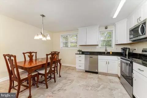 Kitchen - 17 Madison Dr, Newark, DE 19711 photo 1 of 4