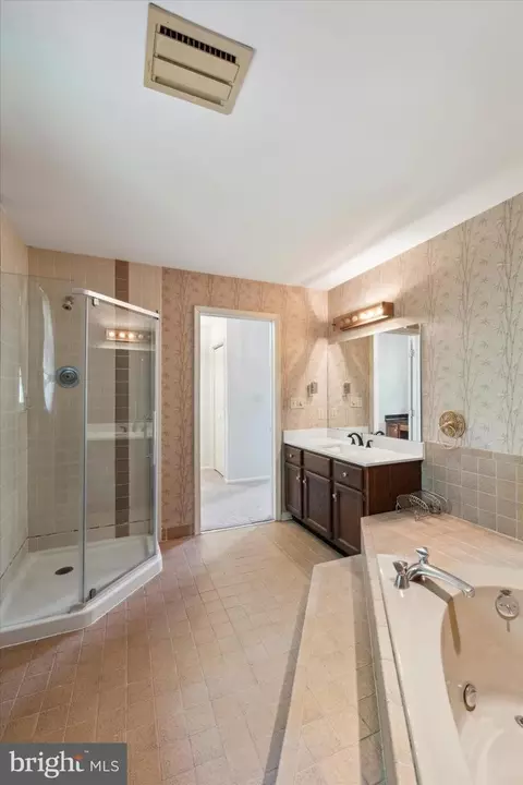 Bath - 3 Radburn Ln, Newark, DE 19711 photo 2 of 2