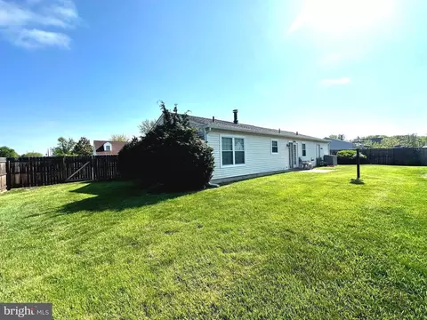 Exterior - 176 Melodic Dr, Newark, DE 19713 photo 3 of 6