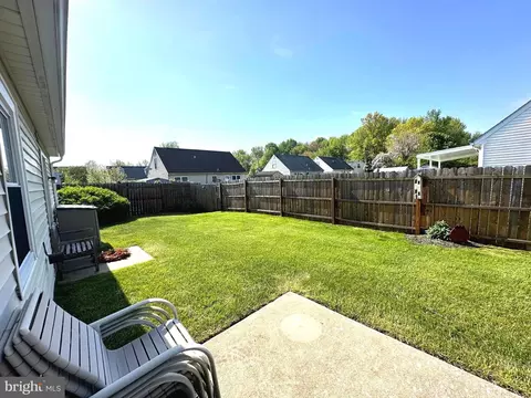 Exterior - 176 Melodic Dr, Newark, DE 19713 photo 5 of 6