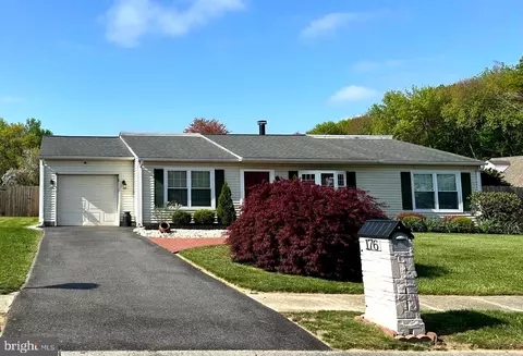 Exterior - 176 Melodic Dr, Newark, DE 19713 photo 2 of 6