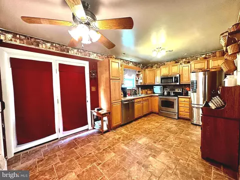 Kitchen - 176 Melodic Dr, Newark, DE 19713 photo 3 of 4
