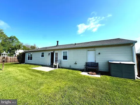 Exterior - 176 Melodic Dr, Newark, DE 19713 photo 4 of 6