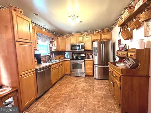 Kitchen - 176 Melodic Dr, Newark, DE 19713 photo 2 of 4