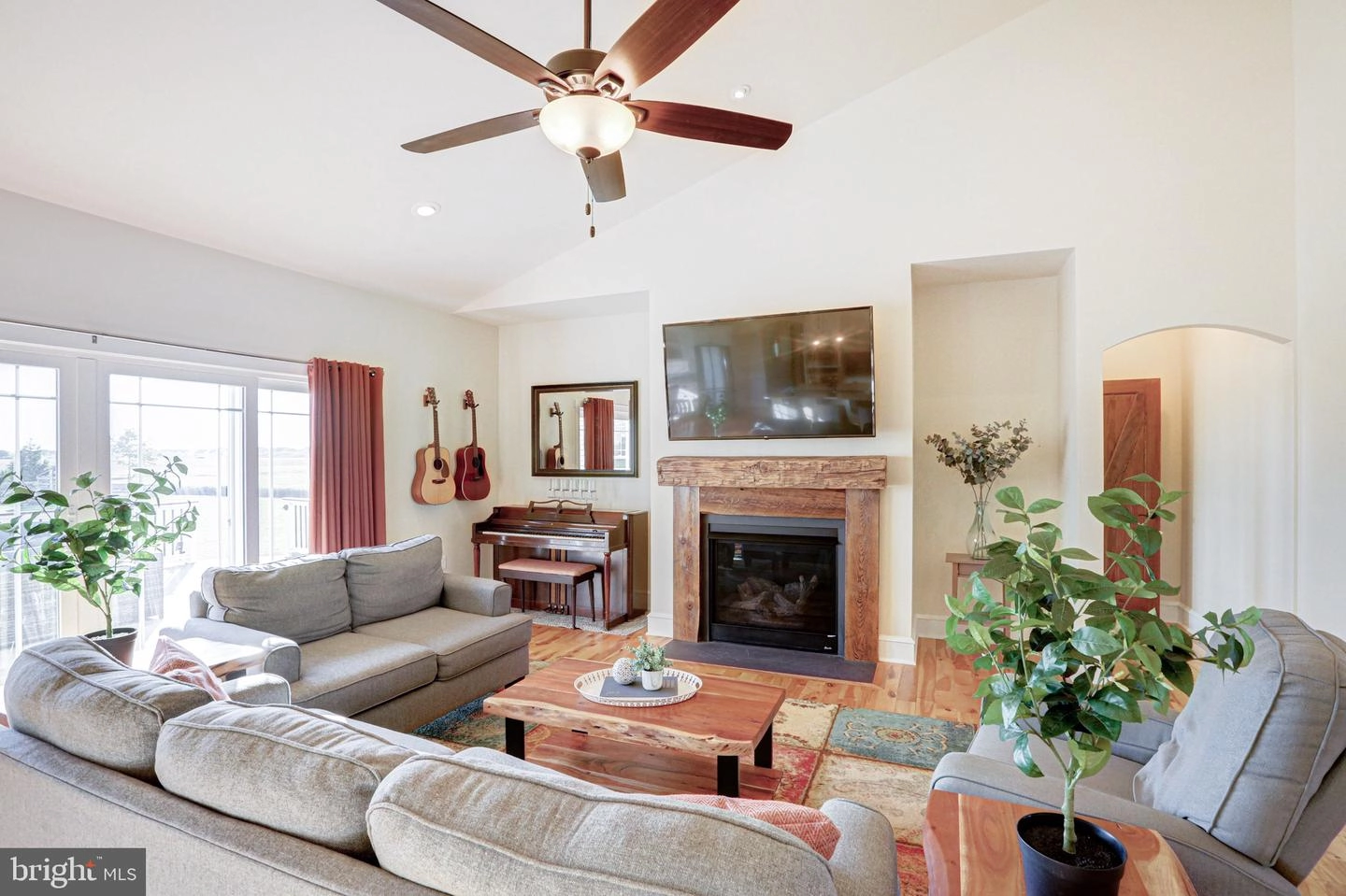 Living - 3 Drucilla Ln, Townsend, DE 19734 photo 1 of 1