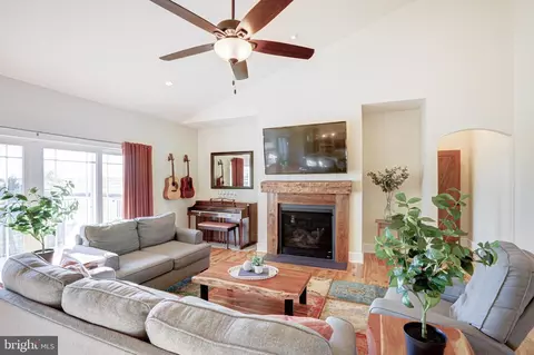Living - 3 Drucilla Ln, Townsend, DE 19734 photo 1 of 1