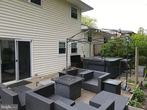Exterior - 963 Devon Dr, Newark, DE 19711 photo 3 of 4