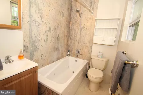 Bath - 963 Devon Dr, Newark, DE 19711 photo 1 of 3