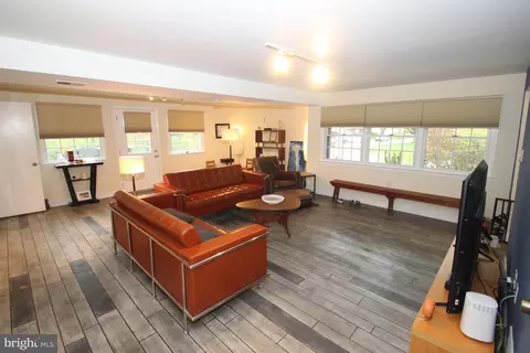Living - 963 Devon Dr, Newark, DE 19711 photo 3 of 3