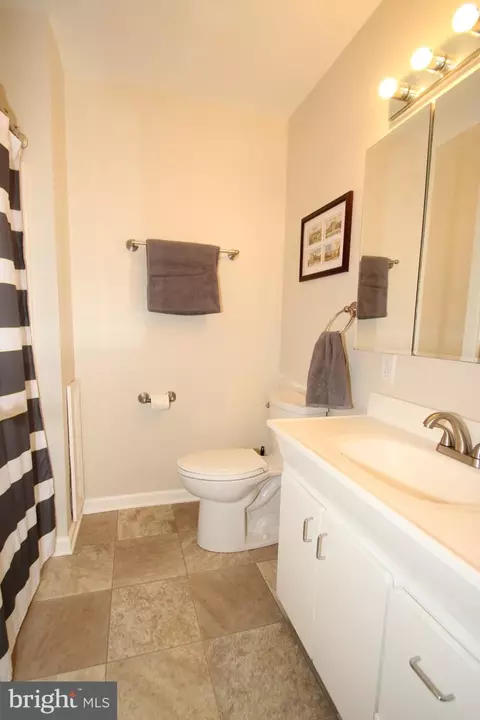 Bath - 963 Devon Dr, Newark, DE 19711 photo 2 of 3