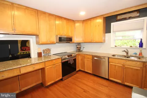 Kitchen - 963 Devon Dr, Newark, DE 19711 photo 2 of 2