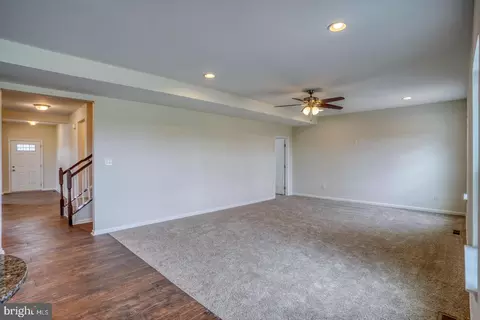 Living - 254 E Crail Ct, Middletown, DE 19709 photo 3 of 4
