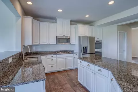 Kitchen - 254 E Crail Ct, Middletown, DE 19709 photo 3 of 3