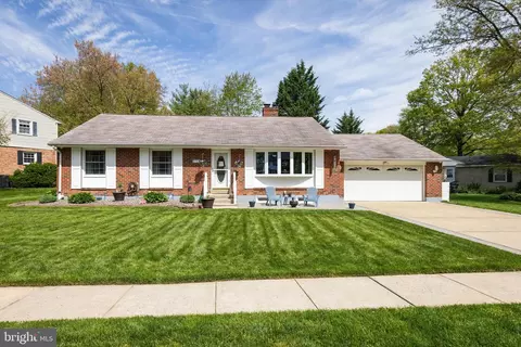 3203 S Landsdowne Dr, Wilmington, DE 19810