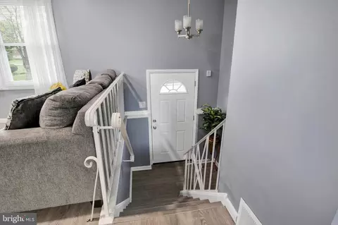 Entry Way - 30 Edinburgh Dr, New Castle, DE 19720 photo 3 of 4