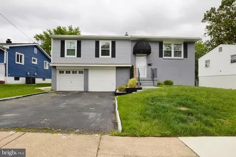 Exterior - 30 Edinburgh Dr, New Castle, DE 19720 photo 2 of 8