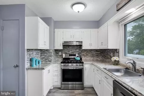 Kitchen - 30 Edinburgh Dr, New Castle, DE 19720 photo 2 of 4