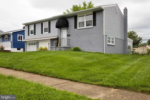 Exterior - 30 Edinburgh Dr, New Castle, DE 19720 photo 4 of 8