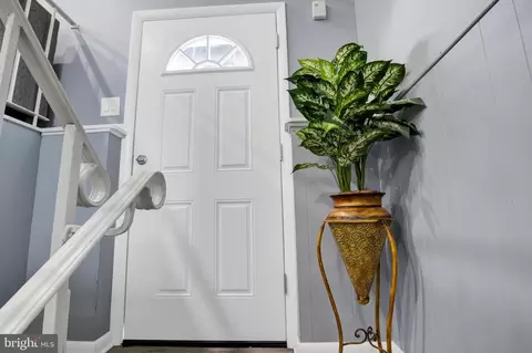 Entry Way - 30 Edinburgh Dr, New Castle, DE 19720 photo 4 of 4