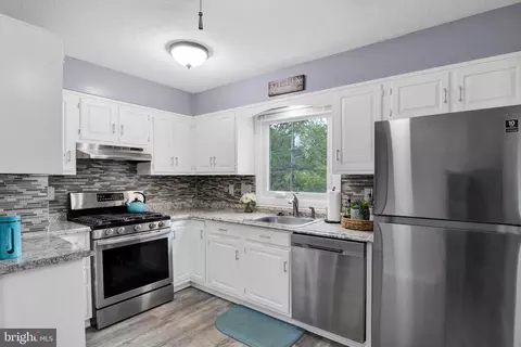 Kitchen - 30 Edinburgh Dr, New Castle, DE 19720 photo 3 of 4
