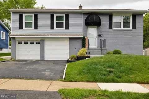 Exterior - 30 Edinburgh Dr, New Castle, DE 19720 photo 5 of 8
