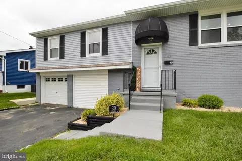 Exterior - 30 Edinburgh Dr, New Castle, DE 19720 photo 3 of 8