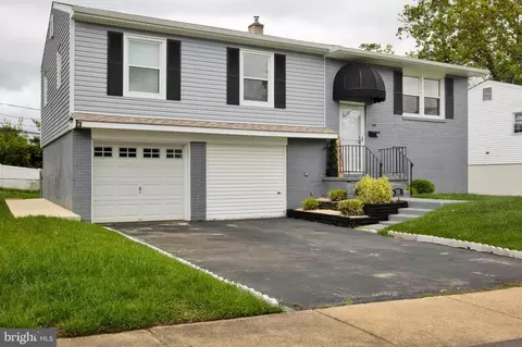 30 Edinburgh Dr, New Castle, DE 19720