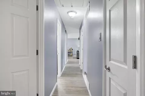 Entry Way - 30 Edinburgh Dr, New Castle, DE 19720 photo 2 of 4