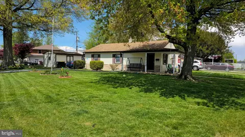 15 Arbor Ave, New Castle, DE 19720
