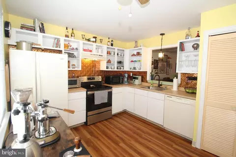 Kitchen - 1026 Old Forge Rd, New Castle, DE 19720 photo 2 of 2
