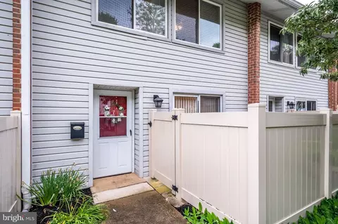 3 Thistle Ct, Wilmington, DE 19810