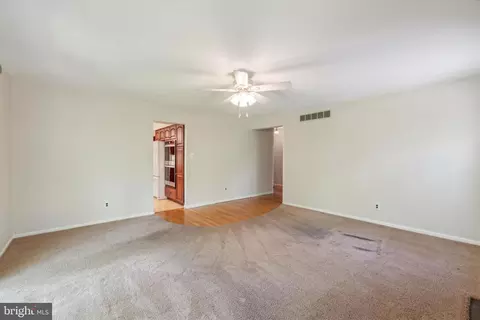 Living - 32 Blue Jay Dr, Newark, DE 19713 photo 2 of 3