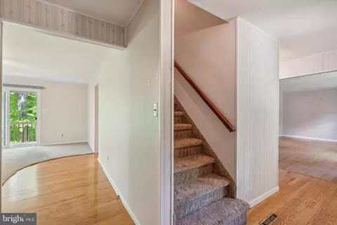 Entry Way - 32 Blue Jay Dr, Newark, DE 19713 photo 4 of 4