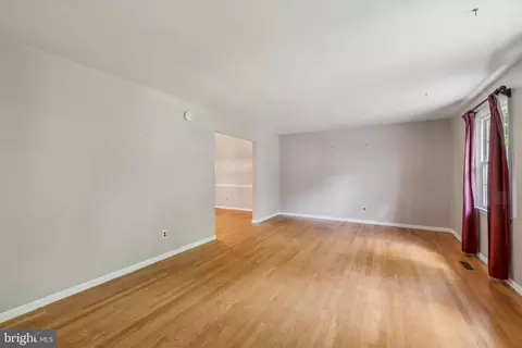 Living - 32 Blue Jay Dr, Newark, DE 19713 photo 1 of 3
