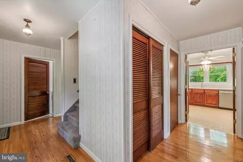 Entry Way - 32 Blue Jay Dr, Newark, DE 19713 photo 1 of 4