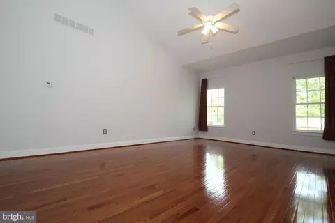 Living - 95 Devalinder Dr, Newark, DE 19702 photo 1 of 3