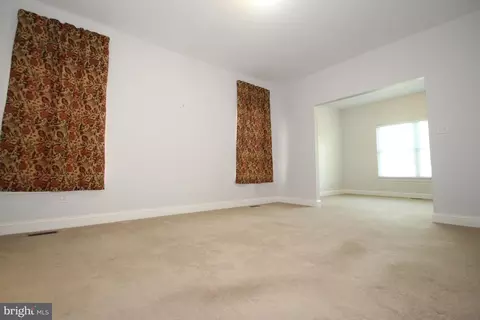 Living - 95 Devalinder Dr, Newark, DE 19702 photo 3 of 3