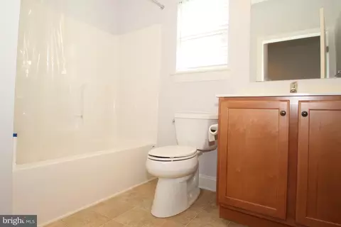 Entry Way - 95 Devalinder Dr, Newark, DE 19702 photo 2 of 3