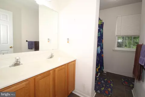Entry Way - 33 Anthony Dr, Newark, DE 19702 photo 2 of 2
