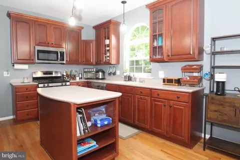 Kitchen - 33 Anthony Dr, Newark, DE 19702 photo 1 of 2